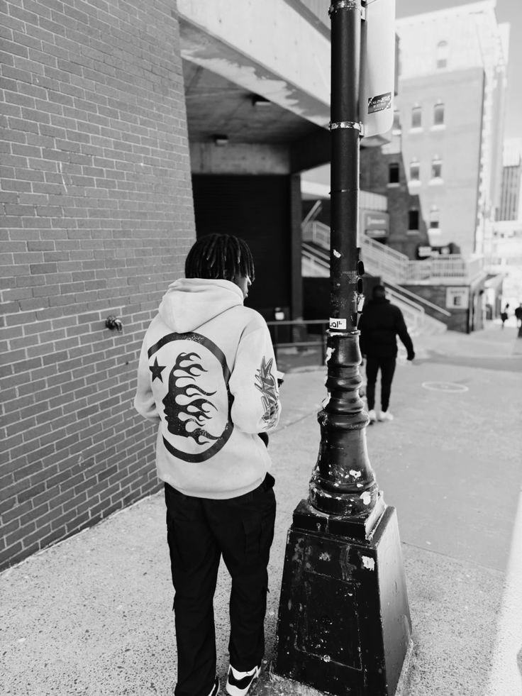 Hellstar Hoodie and Saintvanity: Top Streetwear Trends for 2026