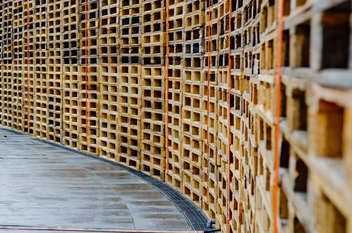 Scrap Pallet Removal and Wood Pallet Recycling Solutions for Modern Businesses