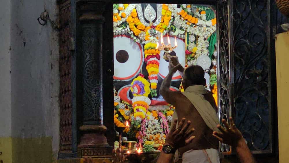 ମୋଗଲ ଆକ୍ରମଣ ବେଳେ ପ୍ରଭୁଙ୍କ ମହିମା......🙏🏻


