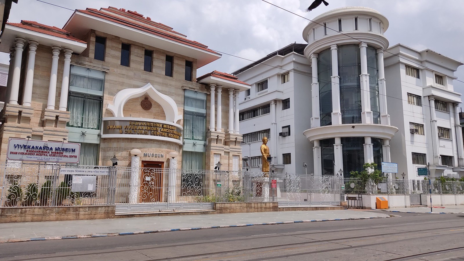 स्वामीविवेकानन्दः
