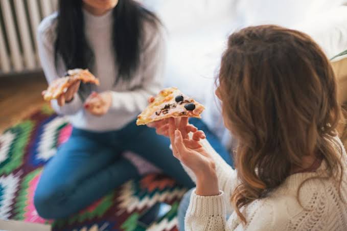 How to Get More from Your Food Budget When Ordering for a Group in Qatar