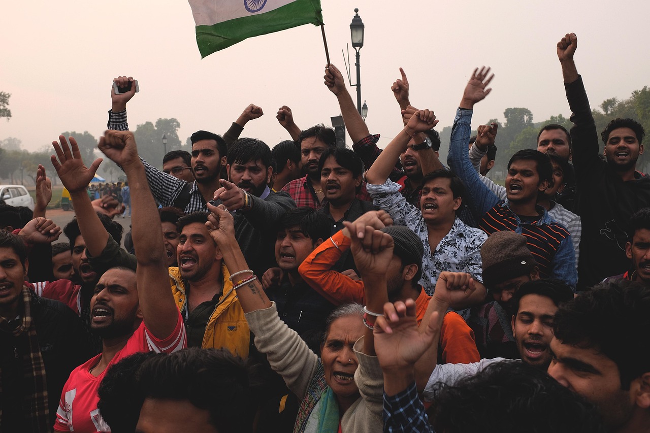 क्या धर्म हिंसा सिखाता है? कश्मीर हमले पर एक सच्चाई भरी नजर