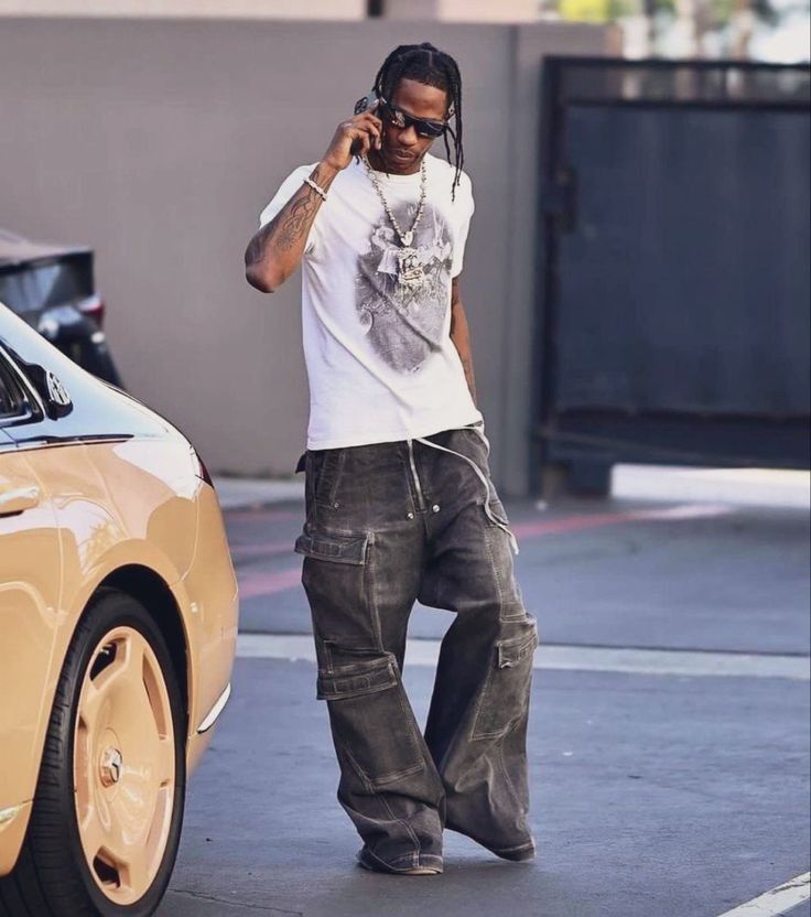 Travis Scott hoodie fashion trends people follow today