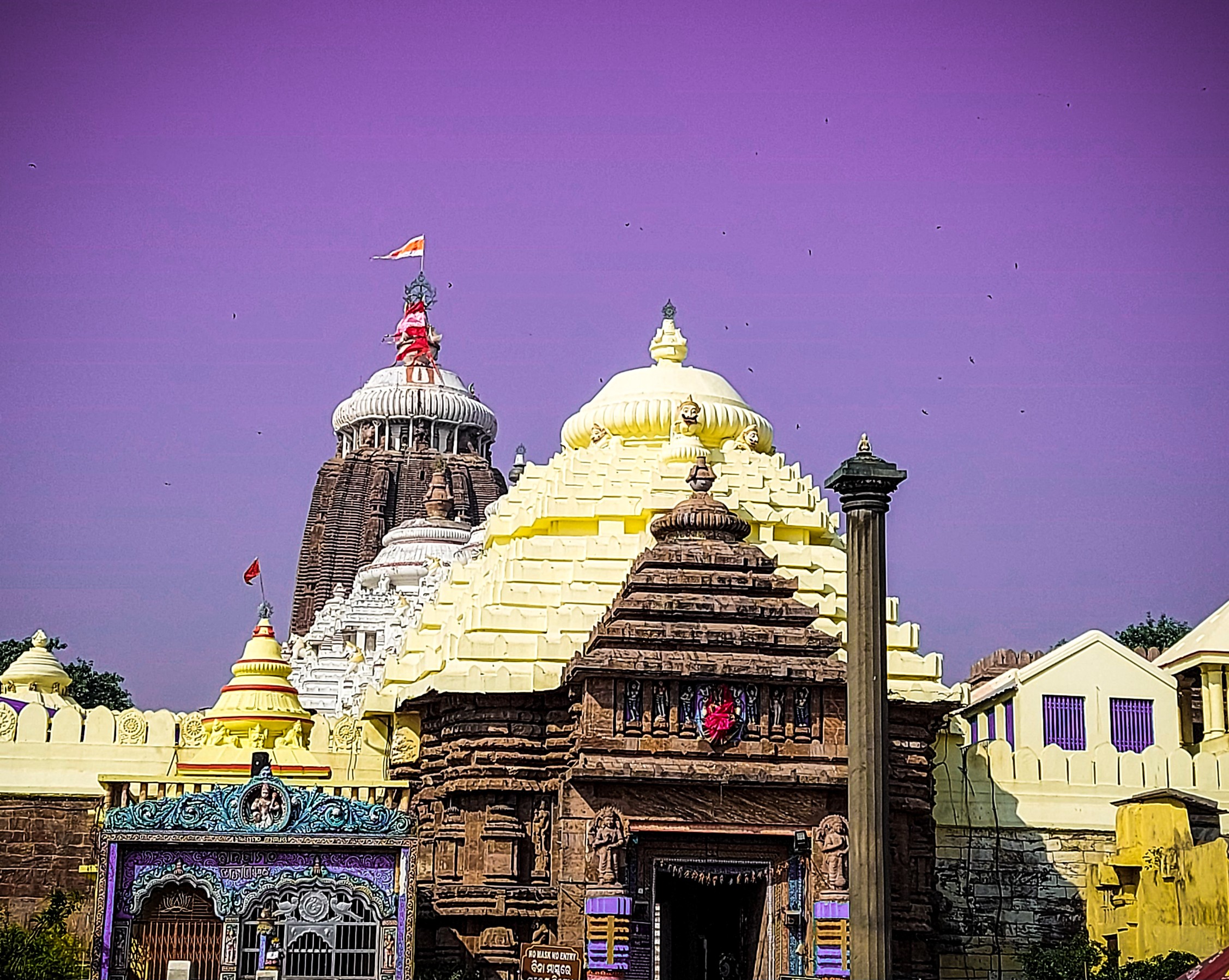 ବିବିଧତା ମଧ୍ୟରେ ସ୍ଵତନ୍ତ୍ରତା, ବିଚିତ୍ରତା ମଧ୍ୟରେ ବୈଶିଷ୍ଠ୍ୟତା ସମ୍ପନ୍ନ, ଭକତ ବତ୍ସଳ ଶ୍ରୀଜଗନ୍ନାଥଙ୍କ ଶ୍ରୀମନ୍ଦିରର ଇତିହାସ ଏବଂ ଘୋଷଯାତ୍ରାର କିମ୍ବଦନ୍ତୀ 
