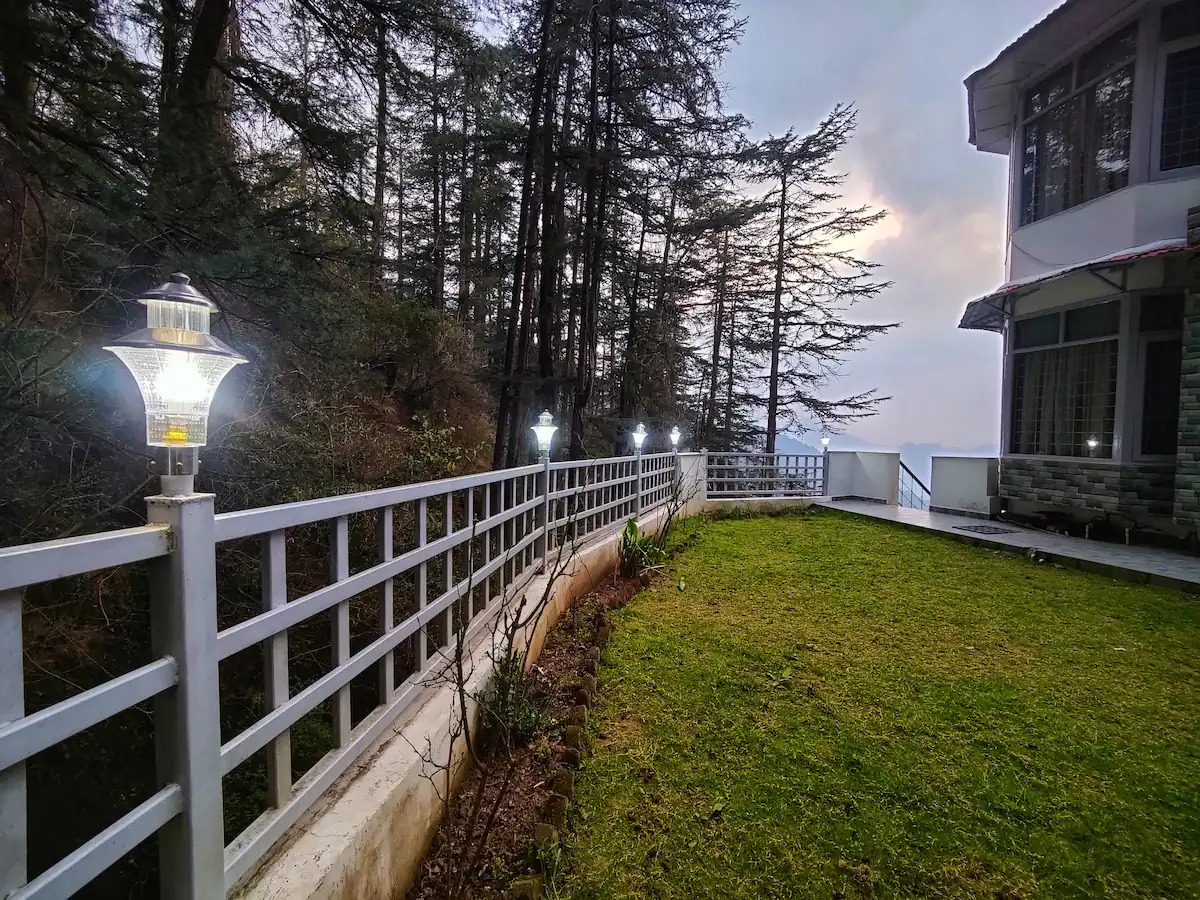 Why Every Smart Traveler Picks a Hotel in Shimla Near Mall Road