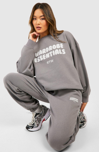 From Gym to Street: The Versatility of the Essentials Tracksuit