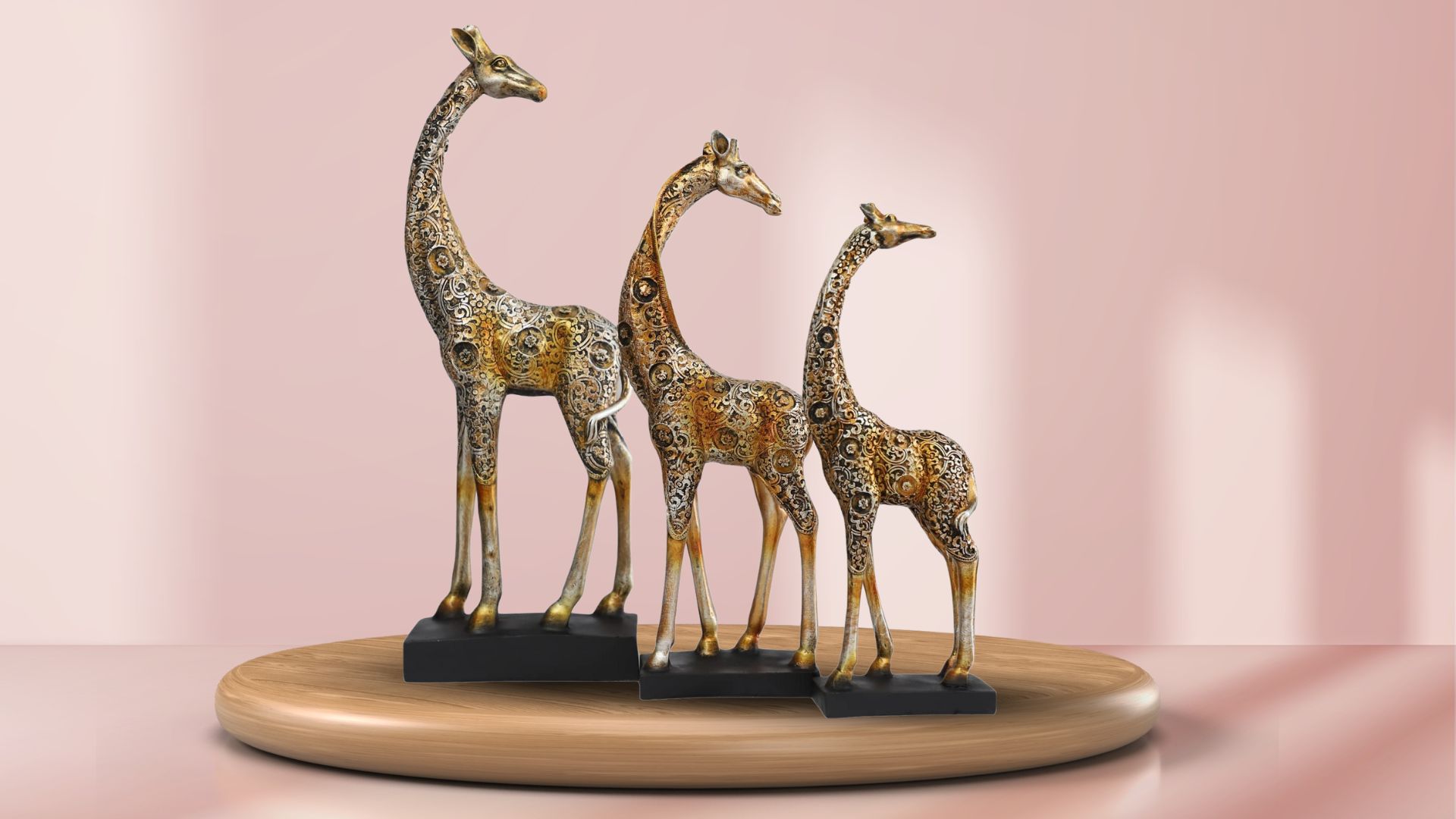 Golden Giraffe Family Showpiece Set – Premium Resin Animal Figurines for Elegant Home Decor