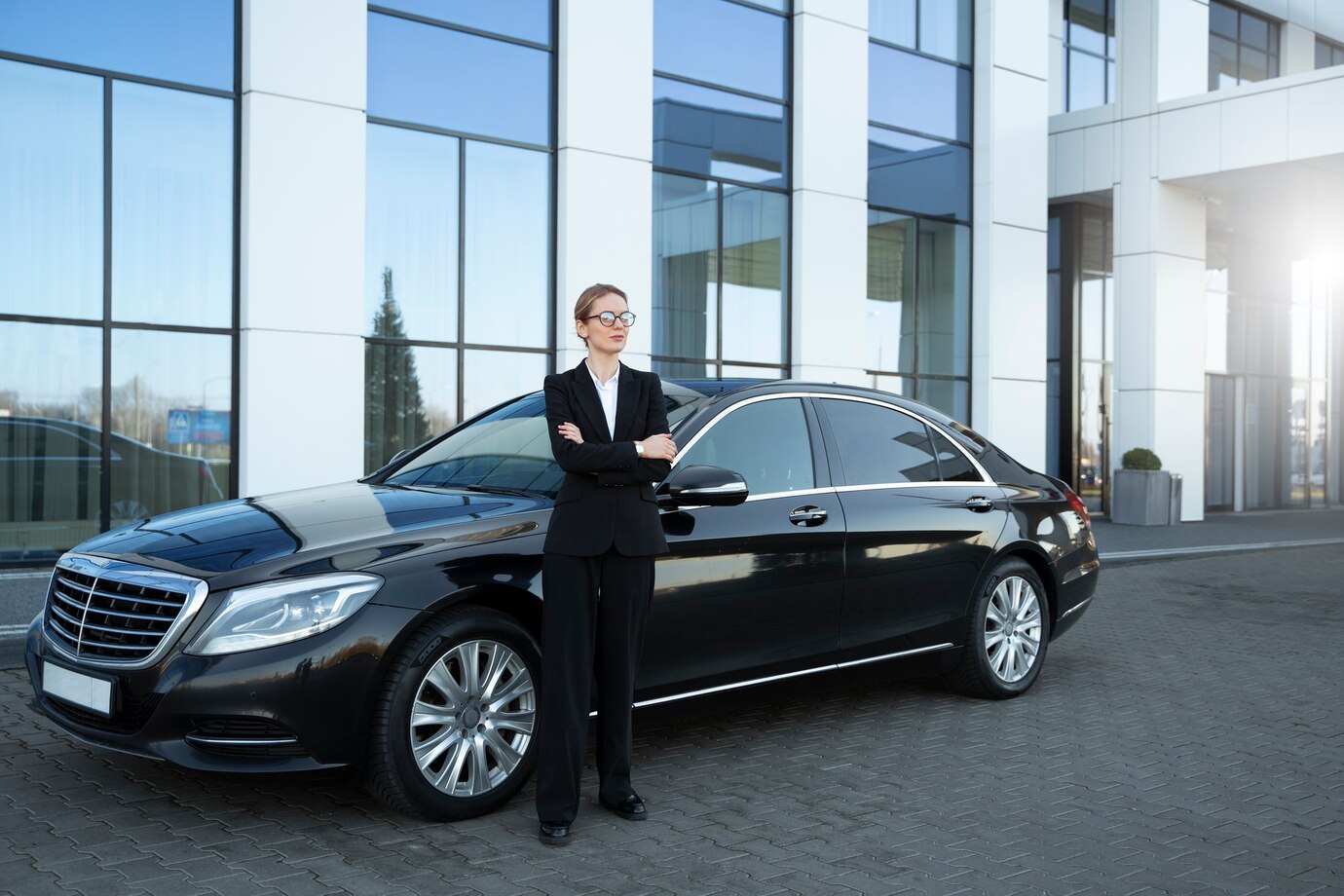 Top 10 Benefits of Hiring a Corporate Driver in Dubai 