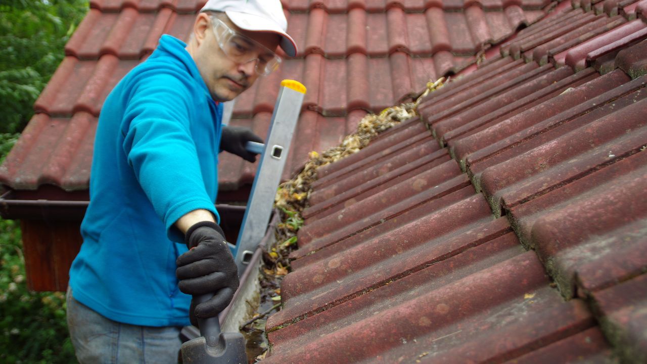 Checklist: What to Inspect Before and After a Gutter Cleaning