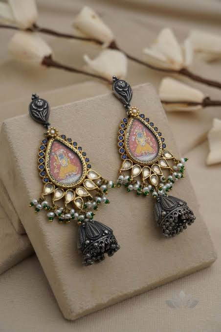 Modern Jewelry Guide: Gold Plated Silver Earrings, Stone Anklets, and Artistic Earrings