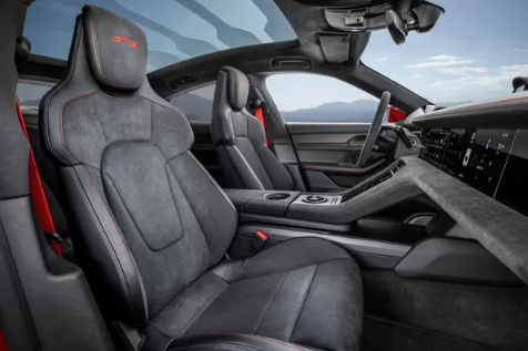How Intelligent Vehicle-Mounted Smart Sky Screens Are Transforming Vehicle Interiors