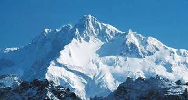 कंचनजंगा: हिमालय की  अद्वितीय चोटी Kanchenjunga: The unique peak of the Himalayas
