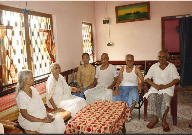 "माता-पिता का सम्मान: वृद्धाश्रम की बढ़ती समस्या और हमारी जिम्मेदारी"